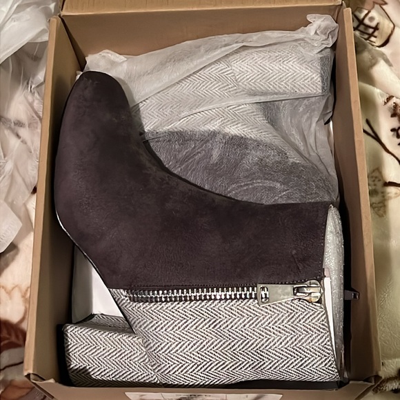 Booties - Picture 5 of 5